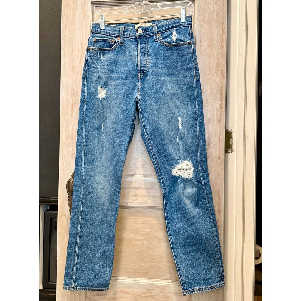 Levi's Premium Wedgie Icon Fit Medium Wash Distressed Ankle Jeans, Size 26, EUC